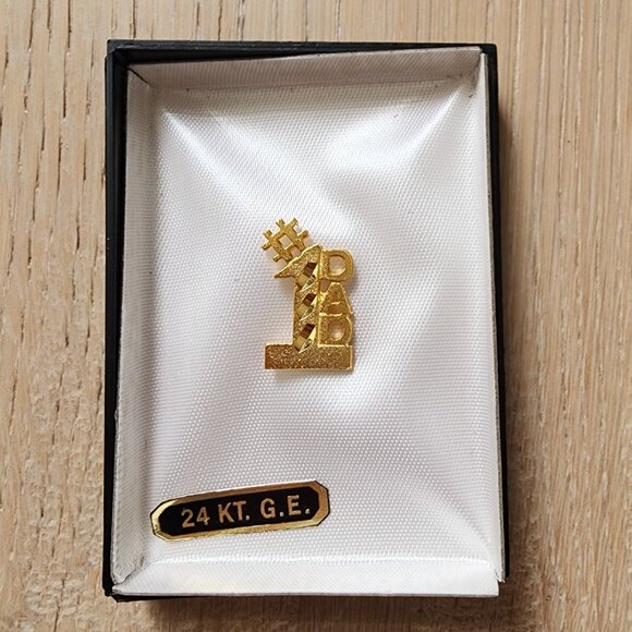 NWT Vintage Number ONE Dad 24K Gold Pin - Picture 4 of 7